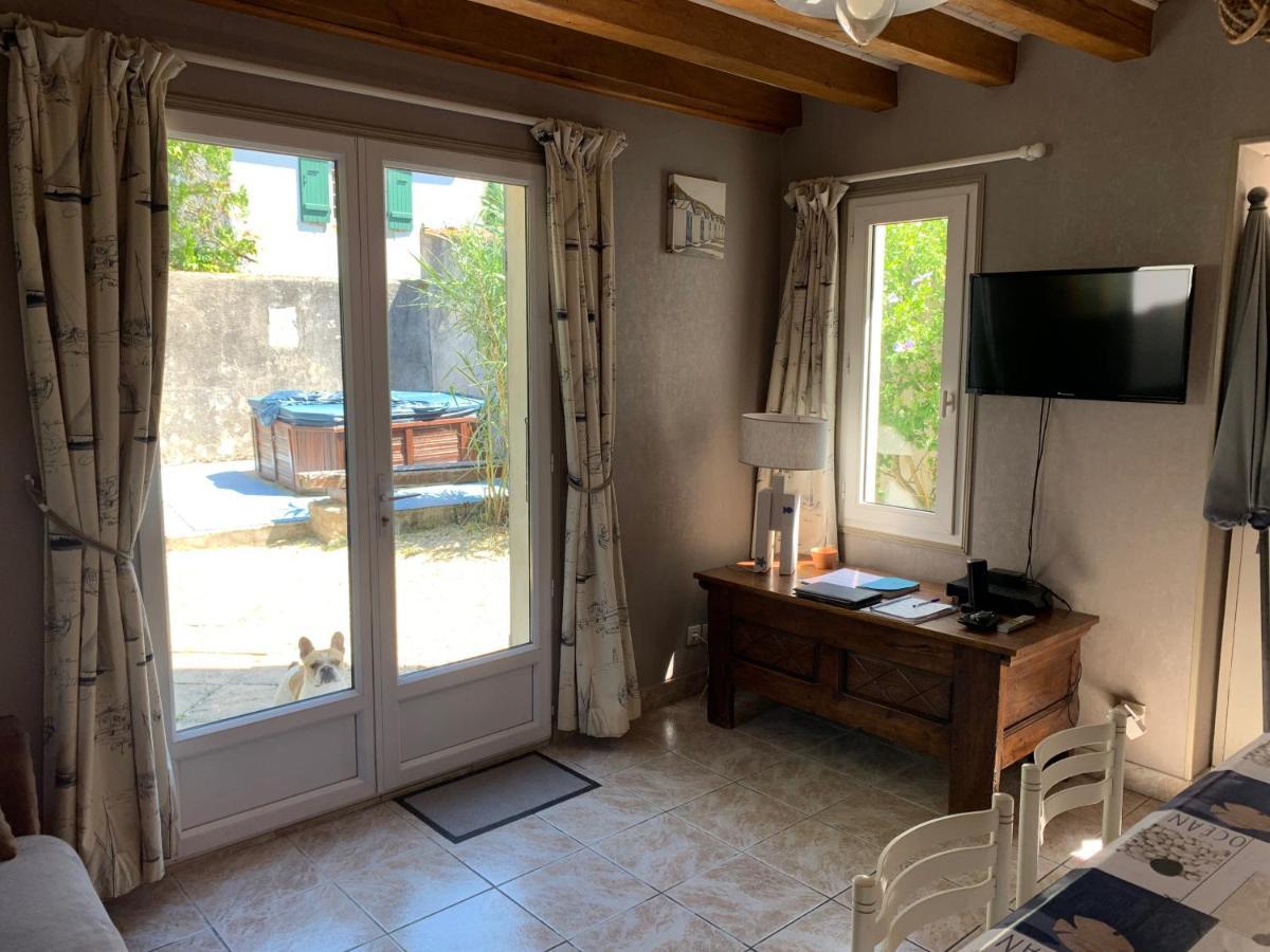 Maison De Pays Au Centre Du Village Saint-Martin-de-Ré Eksteriør billede