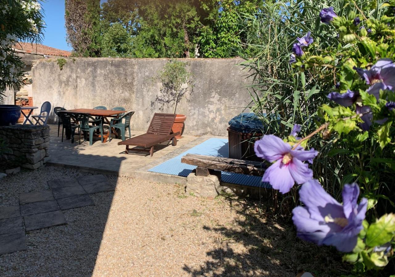 Maison De Pays Au Centre Du Village Saint-Martin-de-Ré Eksteriør billede